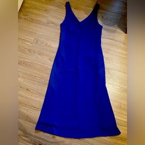 Classic sleek a-line sleeveless royal blue shift dress 👗